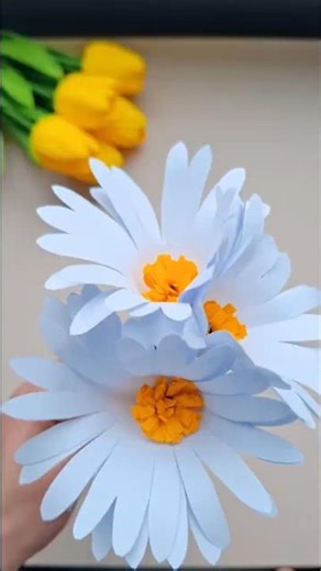 Easy paper daisies #papercraft #paperflower #daisy #doy #artandcraft