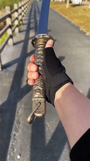 Ultimate Knife Showdown! Katana vs. Military Knife#KnifeReview#Katana#shorts