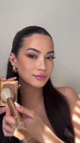 Sarah Butler on Instagram: "I’m so excited for the bronze summer makeup looks 🤤🤎 Makeup products linked in bio."