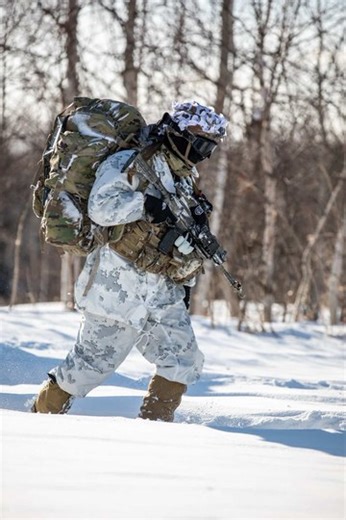 Airborne movement in the cold. Aerial insertion training during North Wind 26. 🚁❄️ #NorthWind2026 #NW26 #FreeAndOpenIndoPacific #Prevail #USARPAC #USARJ #USFJ #USJapanAlliance #JGSDF U.S. Army video by Sgt. John Russell, 318th TPASE | U.S. Army Japan