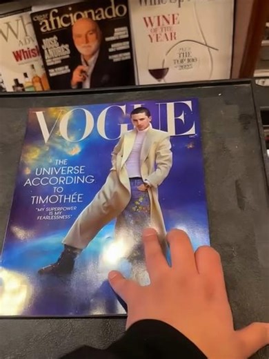 The best gifts always come with a thoughtful surprise. 😉 Stop giving simple cards—upgrade your gesture! Give a beautiful, rare magazine from our global collection and tuck a personalized treasure inside its pages. It instantly turns your gift into an unforgettable keepsake. 🎁 Pro-Tip: The perfect hiding spot for tickets, notes, or gift cards is always between the glossy pages. Who are you making smile next? Tag them! 🔗 Find the perfect foundation for your thoughtful gift at http://magazinecaf