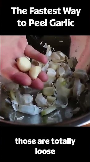 The Fastest Way to Peel Garlic (20 Cloves In 20 Seconds)