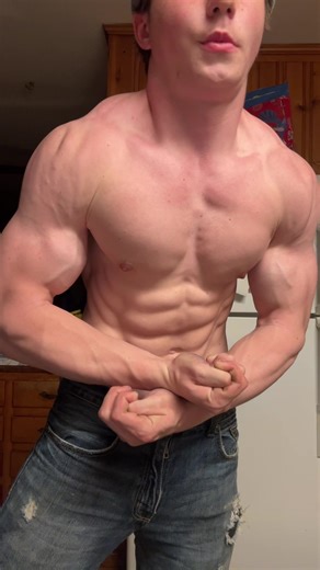 What hitting abs twice a week can get you #gymmotivation #shredded #abs