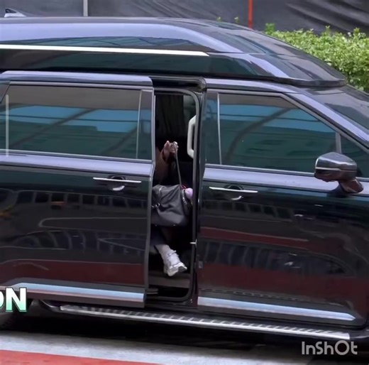 Nuestro Solecito 🌞MJ 🧡 llegando a Music Band y saliendo del mismo, verdad que se ve que disfruta? definitivamente está creando momentos únicos y lo único que le falta es ver todo el apoyo que estamos entregándole haciendo stream ✡️💜!. #STILLHURTS #MYUNGJUN #MJAATRO #FYP #VIRALTIKTOK @ASTRO 아스트로 @ASTRO_MJ777