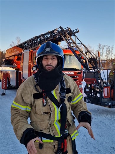 Avec les pompiers de Larvik en Norvège 🇧🇻 incroyable cette échelle même avec les 1 mètre de neige et - 20°C, le paysage est magnifique !!! 😱 Lundi direction Tromso dans le cercle polaire 🥶🇧🇻 #strike #larvik #norway #pompier #firefighter