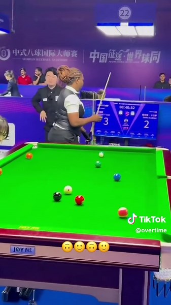 Increíbles Momentos en la Piscina: ¡Caídas Sorprendentes!