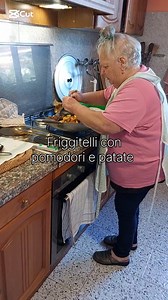Friggitelli con pomodoro e patate Friggitelli con pomodoro e patate 🫑🍅🥔 Un contorno semplice, colorato e saporito come lo facevano le nonne! Pochi ingredienti, tanto gusto e profumo di basilico fresco. Serviti freddi diventano ancora più buoni: la ricetta perfetta per la tavola di tutti i giorni. Io a casa li faccio così: 📝 Ingredienti Friggitelli (quanto bastano) 6 pomodori San Marzano (o tondi) 3 patate grandi 2 spicchi d'aglio Basilico fresco Olio extravergine d’oliva q.b. Sale q.b. 1 bic
