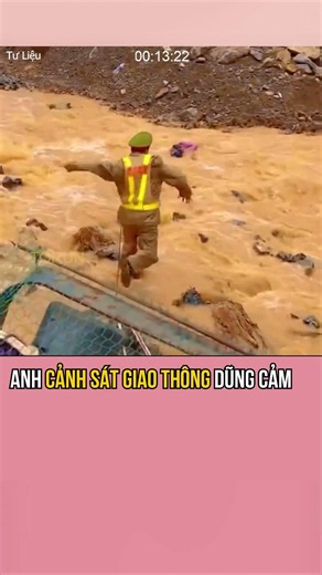 Anh Cảnh Sát Giao Thông Dũng Cảm !