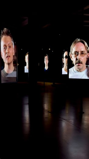 Har du været forbi udstillingen Candice Breitz – You Had Me i vores dunkle underetage? 🌚 Nu er det sidste chance! Udstillingen er åben til og med søndag den 17. august. Salenes mørke vægge og dæmpede belysning sætter din sanser ekstra meget på spil… - Jeg var inde og se videoerne adskillige gange med min dreng på 4 år, som elskede at gå rundt i mørket og kigge på “de sure mødre” 😂 tak for en dejlig udstilling i mørket, skriver en gæst. Og tusind tak for beskeden 🖤 Det er altid så fedt at høre