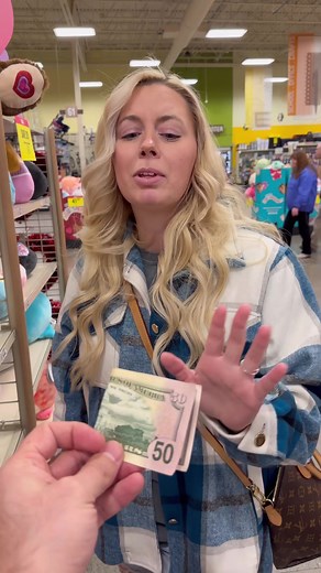 Funny Cash Tricks: Double It and Give It to the Next Person Prank
