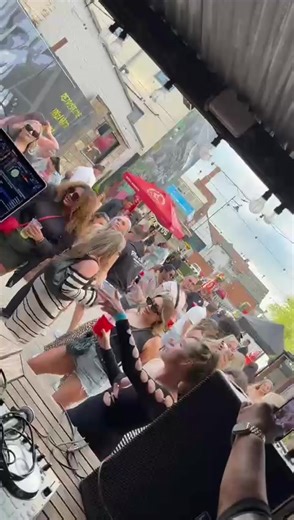 Dancehall Vibes: Feel the Beat!