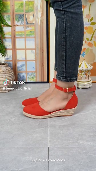 Sandálias de Cunha Elegantes e Confortáveis