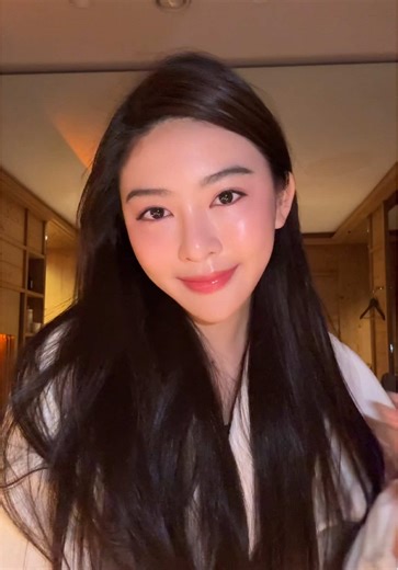 Mặt Mộc Linh Trương: Cuộc Đời và Make Up Của Nàng