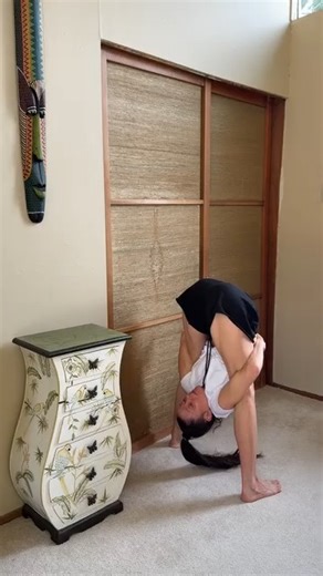 6.6K views · 78 reactions | Flexibility meditation. Motion gives extra life to asanas and helps to lubricate the joints. Comment "SOMA" to get invited to my somatic movement workshop.  #yoga #somaticmovement #somatichealing #dancetherapy | NeoSutras2.0 | Facebook