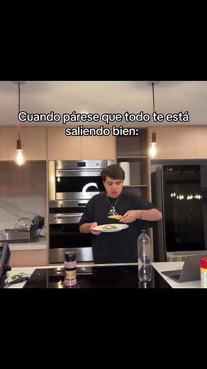 Jair Sanchez y su humor: ¡El hotdog que se cayó!