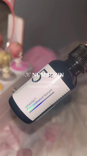 Didn’t expect this, but my skin really loved it 🤍 The numbuzin No.5 Concentrated Serum feels so good on my skin and actually made it look and feel better. Definitely a new favorite ✨ @numbuzin #numbuzin #acnescars #hyperpigmentation #glutathione #breakouts