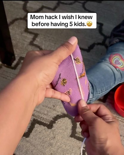 Use a string to measure babys foot size for shoes. . . . #babyshoes #toddlershoes #toddlermom #hacks #momhacks #momtips #parenting #dadhacks #tipsandtricks #howto #homehacks #didyouknow #fyp #foryou