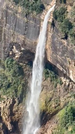 Beautiful Waterfall | Nature’s Magic | Relaxing Waterfall Views