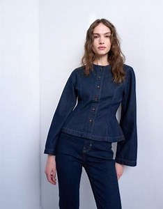 Topshop - Top à manches longues en denim avec ourlet à basque - Indigo | ASOS