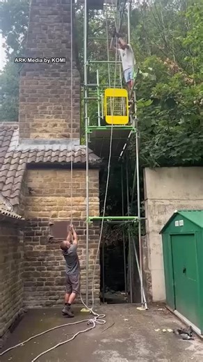 Who said scaffolding is boring?😂🏗️ #fyp #tradesman #work#builder @ARK Media @Go Fetch @It's Gone Viral