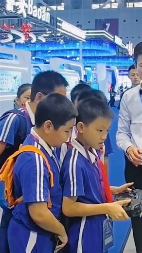 🌊 The China Marine Economy Expo 2025 has wrapped up on a high note! CHASING’s underwater robots captured incredible attention and sparked inspiring conversations throughout the event. 💬 A huge thank you to everyone who stopped by to explore the future of underwater innovation with us — and to our amazing CHASING team for their dedication and passion. Together, we’re pushing the boundaries of what’s possible beneath the waves. 🌏💙 #ROV #underwater #chasingx #marineeconomy #underwaterinspection