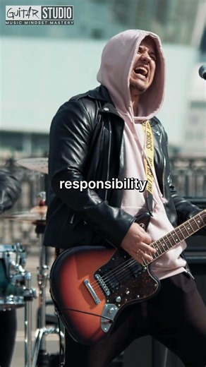 Should Band Members Get Equal Pay? (Guitarist Truth)