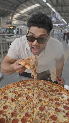 World’s Largest 5 Feet Pizza 🍕 Impossible Challenge!