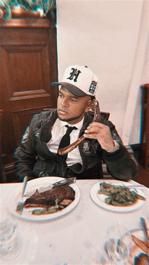 REDIMI2 | Gracias a mi Señor pude lanzar mi nuevo álbum ÉPICO, aun en medio de viajes, conciertos y reuniones de carácter importante. Agradezco a... | Instagram