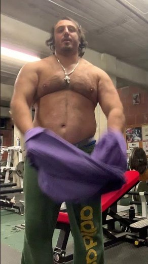 Muscle and power flexing 289 pounds