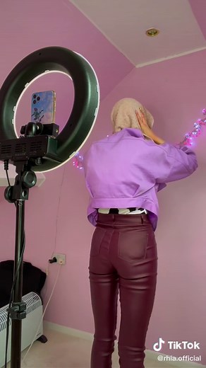 Learn How to Create a Floating Head Effect! Step-by-Step Tutorial