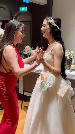 holy moly on Instagram: "Have you seen a traditional Mexican Dollar Dance at a wedding? The Dollar Dance is commonly practiced in Mexican weddings, and in many other cultures in the world. It is similar to the “red packets” used in Singapore. Guests will line up and pin a dollar onto the bride and/ or groom’s clothes as they take their turn to dance with them. It’s definitely an eye opener for the local Singaporeans! 💃🇲🇽"