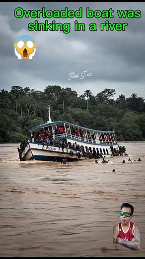 Overloaded boat was sinking in a river #fblifestyle #aiartwork #AICreativity #hilightseveryonefollowers #credittotherightfulownerofthisvideo | She Kai