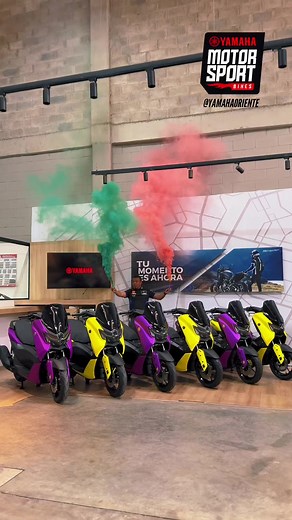 YAMAHA NMAX V3 Morado y Verde Neón en Bogotá