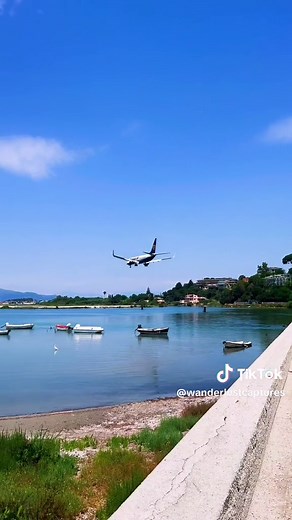 Scariest airport landings in the world... #aviation #aviationlovers #a...