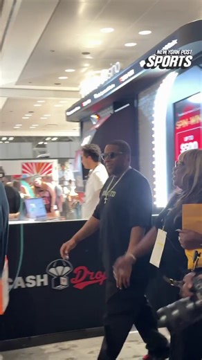 22K views | Kenan Thompson is in the house for Fanatics Fest  | New York Post Sports | Facebook