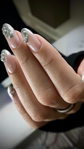 Dalmarys • Nail Artist & Educadora Miami on Instagram: "Sí, es totalmente posible tener uñas largas, fuertes y bonitas cuando la nivelación está bien hecha y la técnica es correcta. Este es el resultado de una correcta aplicación Saber qué productos usar, cómo crear la estructura de la uña y cómo realizarlo en el menor tiempo posible. Justo es el tema mi próxima clase 💕 Te voy a enseñar cómo lograr aplicaciones limpios, resistentes y con un acabado natural, sin complicarte y sin perder tiempo. 