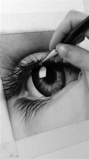 Timelapse of a Hyperrealistic Eye Drawing