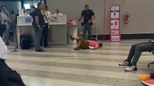 Passenger throws epic tantrum because hand luggage was too heavy to carry onboard