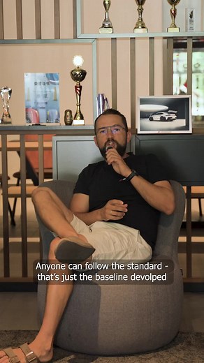 TuningTalk #22 – The Secret Behind Custom Mapping 🔥 Standard tunes are made for everyone. But no two engines — or drivers — are the same. A real custom tune starts where the dyno ends — in the data. We take a proven base file, log real conditions, analyze boost, timing, and fuel quality. Then we fine-tune every detail — until the engine delivers max power while staying perfectly healthy. It’s not about pushing limits. It’s about understanding them — and mastering them. Jimmy breaks it down in T