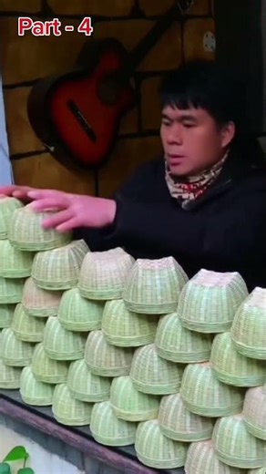 Pack the little baskets into the box and close the lid.