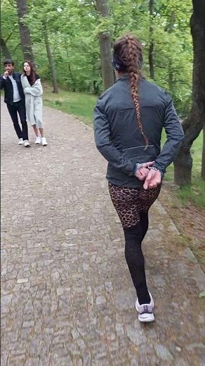 Handcuffed in park / in Handschellen durch Park - English garden, Prag