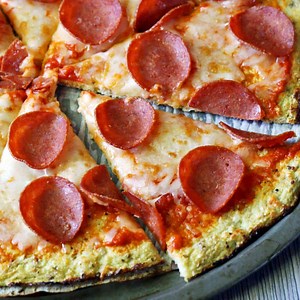 Crispy Cauliflower Pizza Crust - Healthy Recipes Blog