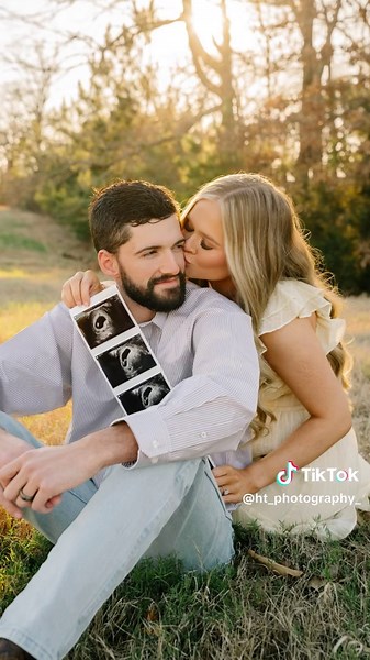 Emotional Pregnancy Announcement Photos That Capture It All