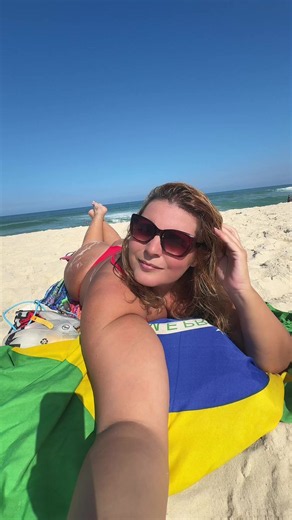 🏖️Praia da Barra da Tijuca: mar aberto, faixa de areia extensa e aquele vento que renova a energia 🌊☀️ Um lugar perfeito para caminhar, praticar esportes, contemplar o horizonte e sentir a liberdade que só o litoral do Rio oferece. Aqui, cada dia é diferente e sempre especial. #bikini #brazilian #riodejaneiro #carioca #Praia