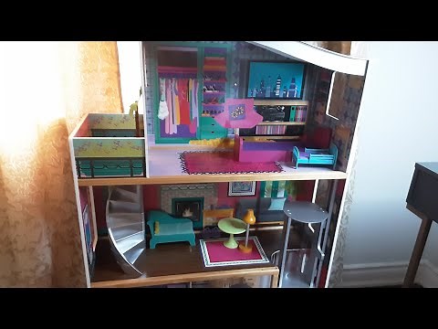 Annia and Elsia: New house!