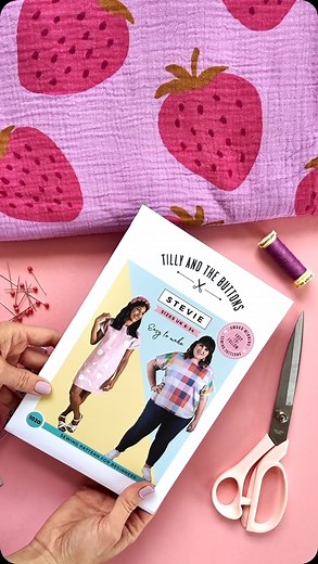 What’s on your sewing table this weekend? 👀 I’m itching to stitch up a Stevie smock dress (with the skirt from the Stevie add-on pattern) in this incredible strawberry print double gauze 🍓 Let us know in the comments what you’re planning to make next... 👇 Pattern: #SewingStevie Fabric: Double gauze from @HeySewSister.co.uk #TillyAndTheButtons #IndiePatterns #SewingInspo #LearnToSew #BeginnerSewing | Tilly and the Buttons