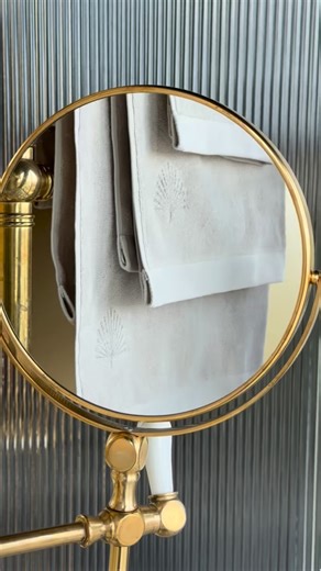 Every Sunday leading up to Christmas, we’ll be opening a new Advent surprise, each one available for a week. The first door is already open and waiting for you on our website. So tell me… what kind of treat would you love to find behind next Sunday’s door? 🎁 | Home of ESS