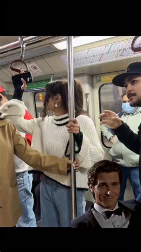 𝐃𝐚𝐫𝐤_𝐁𝐨𝐲। 🔵 on Instagram: "アンジュナ海岸で、漁師たちは人々を驚かせる奇妙な生き物を発見しました 🌊😲 この魚は体内に内臓がまったく存在しないことから、「ゾンビフィッシュ」と呼ばれています 🐟🧟‍♂️ それにもかかわらず、この生き物は動き続け、水の中を泳いでいる様子が確認されました 🫨🏊‍♂️ 科学者によると、体内に潜む特殊な寄生生物が、死後であっても筋肉の動きを制御している可能性があると考えられています 🔬🧠 このような現象は、これまで一部の昆虫では確認されていますが、魚類で報告されたのは極めて珍しい事例です 🐜➡️🐟 最大の疑問は、内臓を持たない生き物がどのようにして活動を続けられるのかという点です ❓🤔 一部の専門家は、これがまだ知られていない未知の生物種である可能性も示唆しています 🧬✨ この発見は、科学にとって新たな謎となっています 🔍🌍"