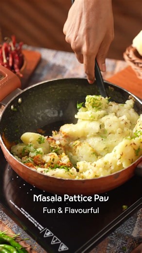 One Bite and You're Back for More 😍 | Pattice Pav with Garlic Chutney | Borosil
