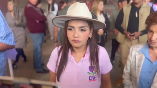 🧣 La presidenta municipal de Uruapan, Gracia Quiroz García, entregó cobijas en la comunidad de Corupo como parte del programa invernal “Una Navidad sin Frío”, el cual se implementará en distintas localidades y colonias del municipio para apoyar a las familias en esta temporada. 🍞 El DIF municipal también llevará pan y avena a las comunidades, con el objetivo de brindar un apoyo adicional a quienes más lo necesitan durante esta época del año. 🎥🖊Video - Galería - Información: Redacción / Diari